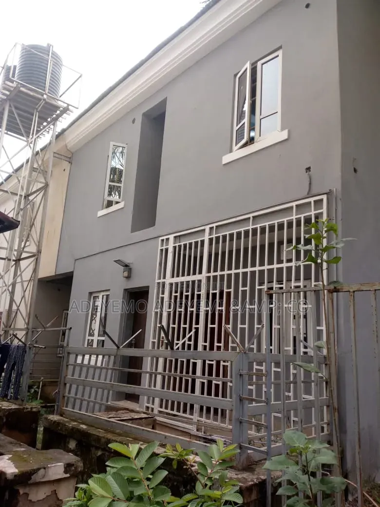 4bdrm Duplex in Rockvale Manors for sale