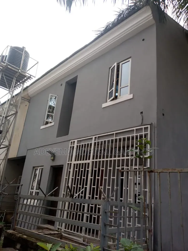 4bdrm Duplex in Rockvale Manors for sale