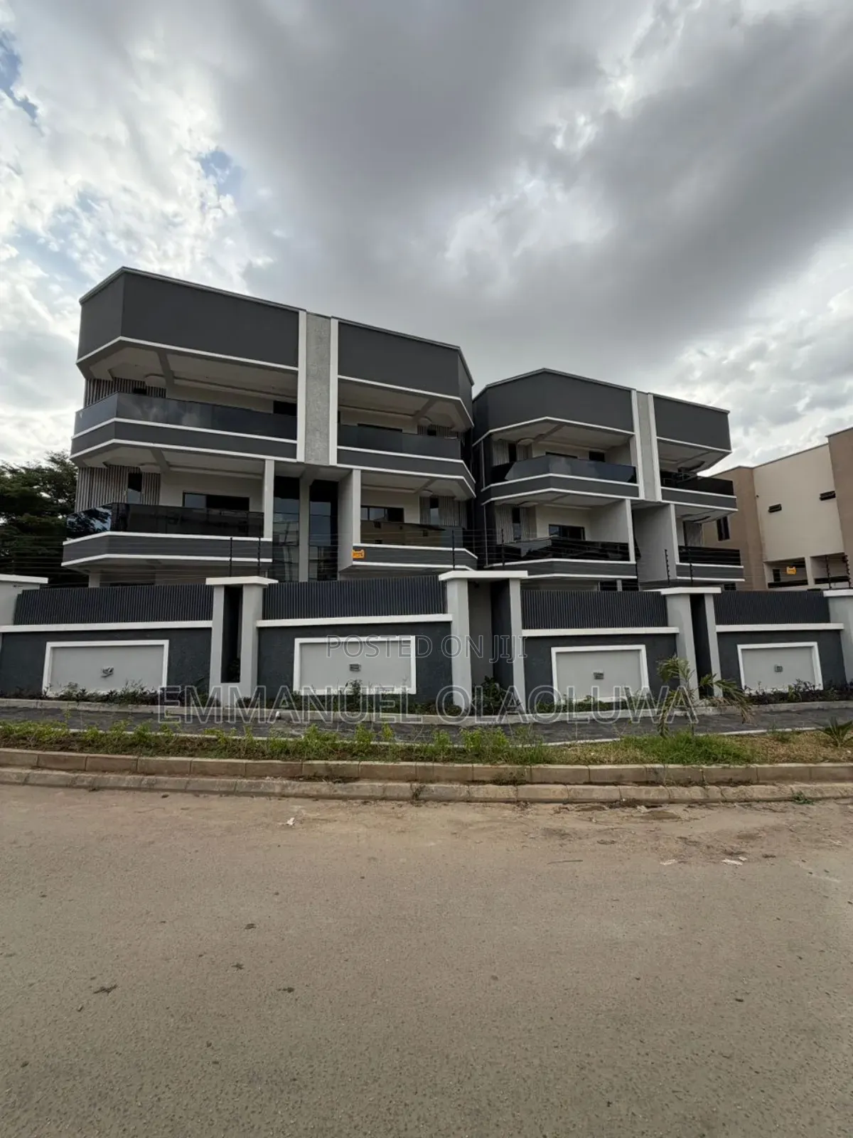 4bdrm Duplex in Utako for sale