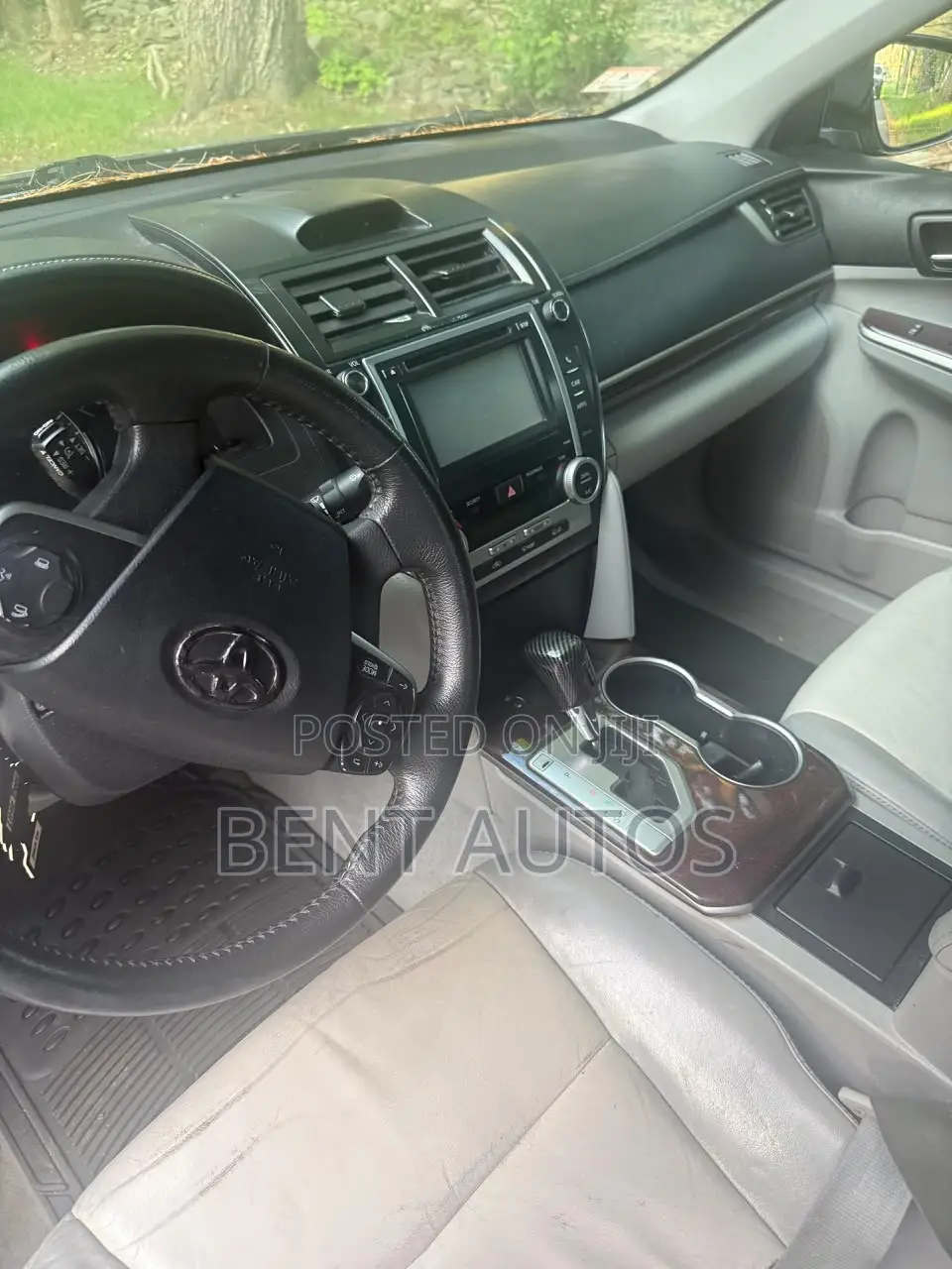 Toyota Camry XLE 4dr Sedan (2.5L 4cyl 6A) 2012 Gray