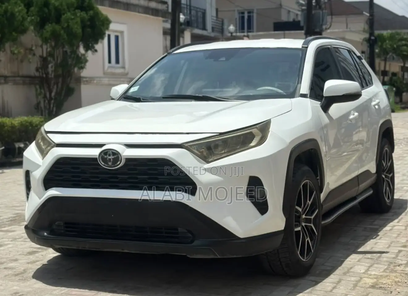 Toyota RAV4 XLE AWD 2020 White
