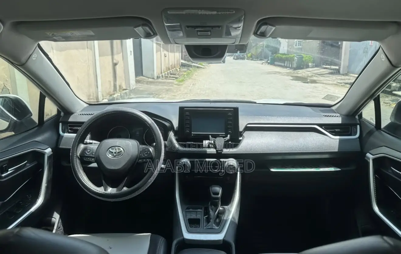 Toyota RAV4 XLE AWD 2020 White