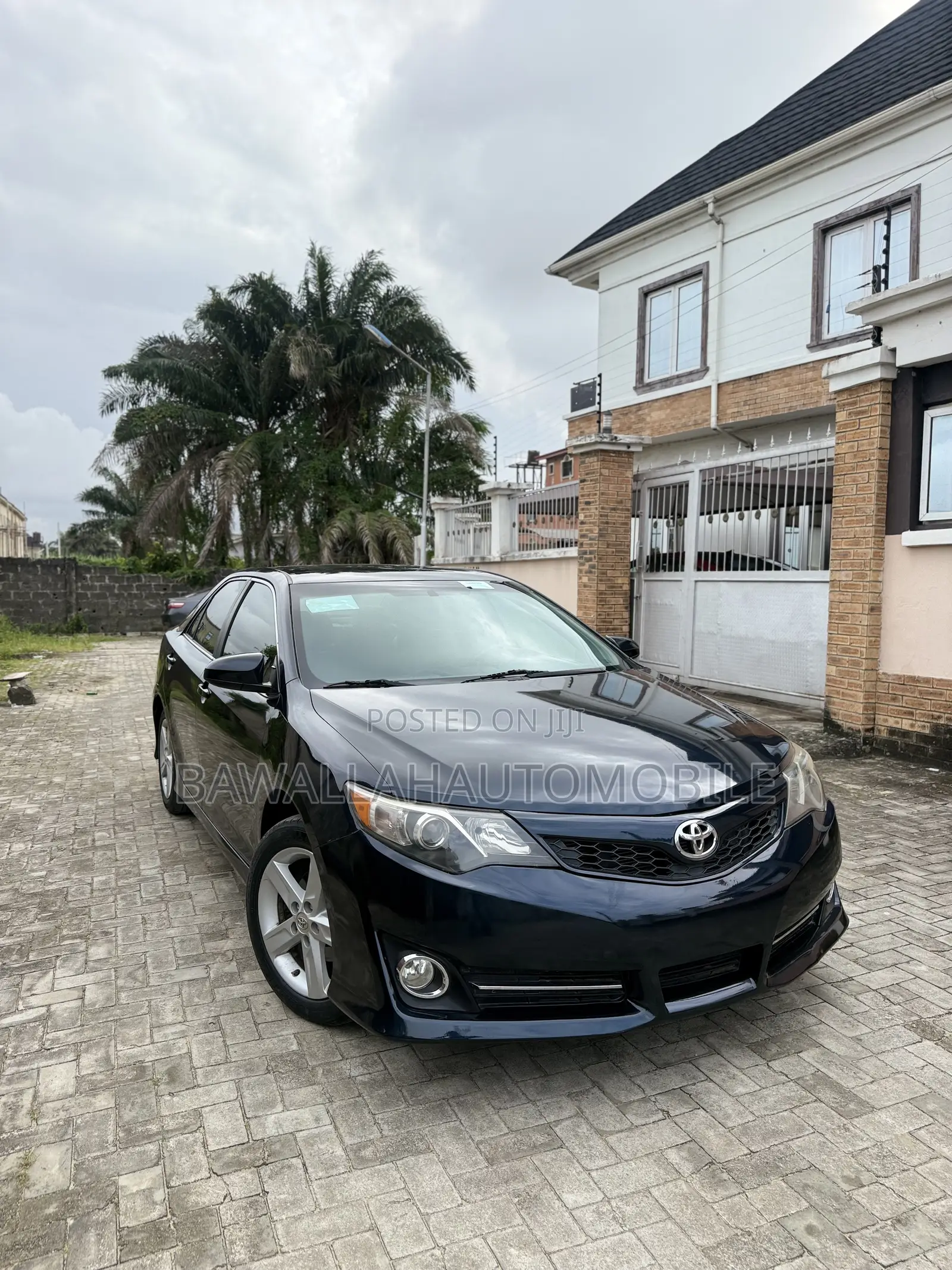 Toyota Camry SE 4dr Sedan (2.5L 4cyl 6A) 2013 Blue