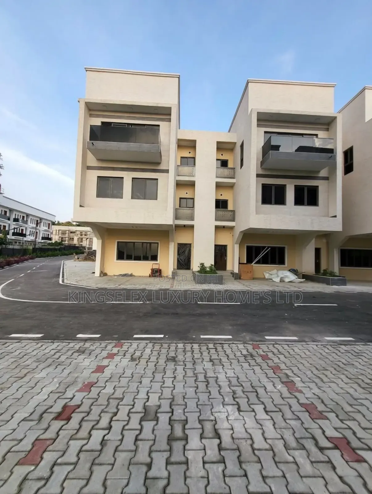 4bdrm Townhouse/Terrace in Mini Estate, Guzape District for sale