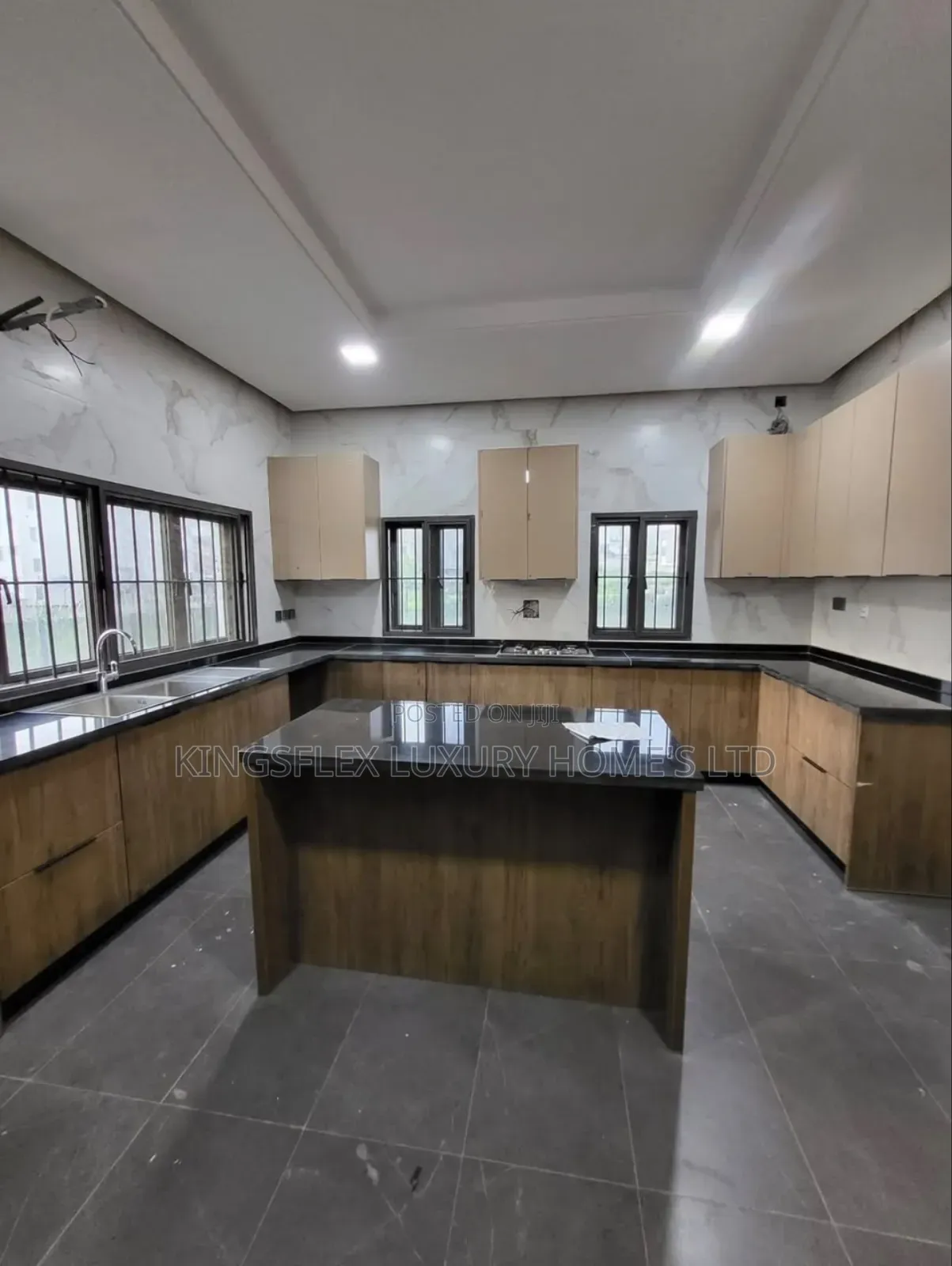 4bdrm Townhouse/Terrace in Mini Estate, Guzape District for sale