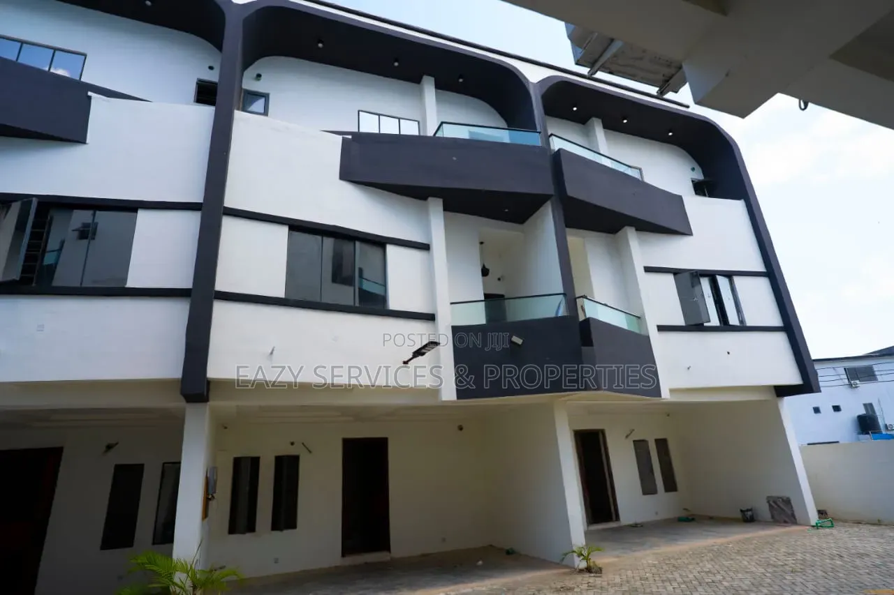 4bdrm Duplex in Gated And Secured, Chevron for sale