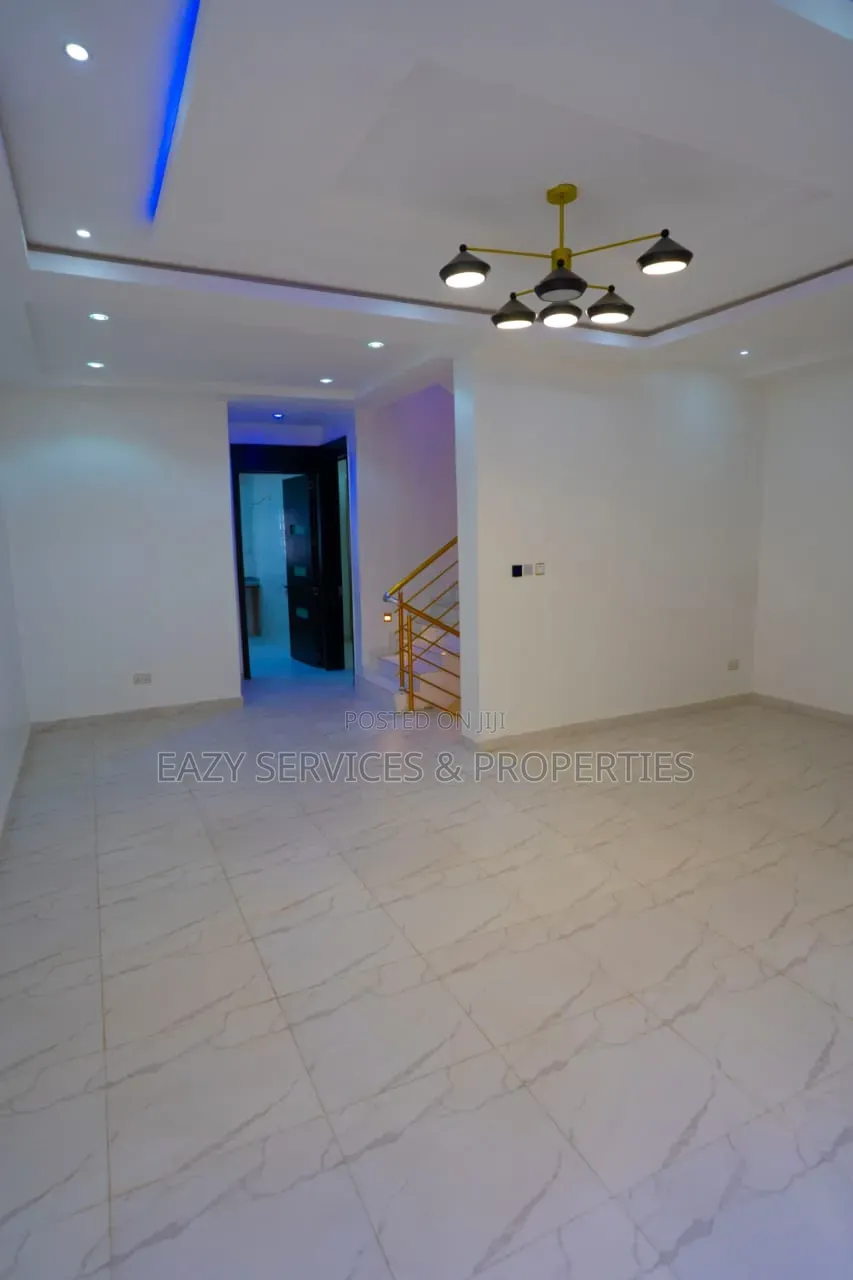 4bdrm Duplex in Gated And Secured, Chevron for sale