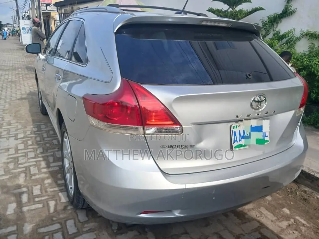 Toyota Venza 2010 Silver