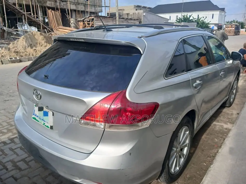 Toyota Venza 2010 Silver