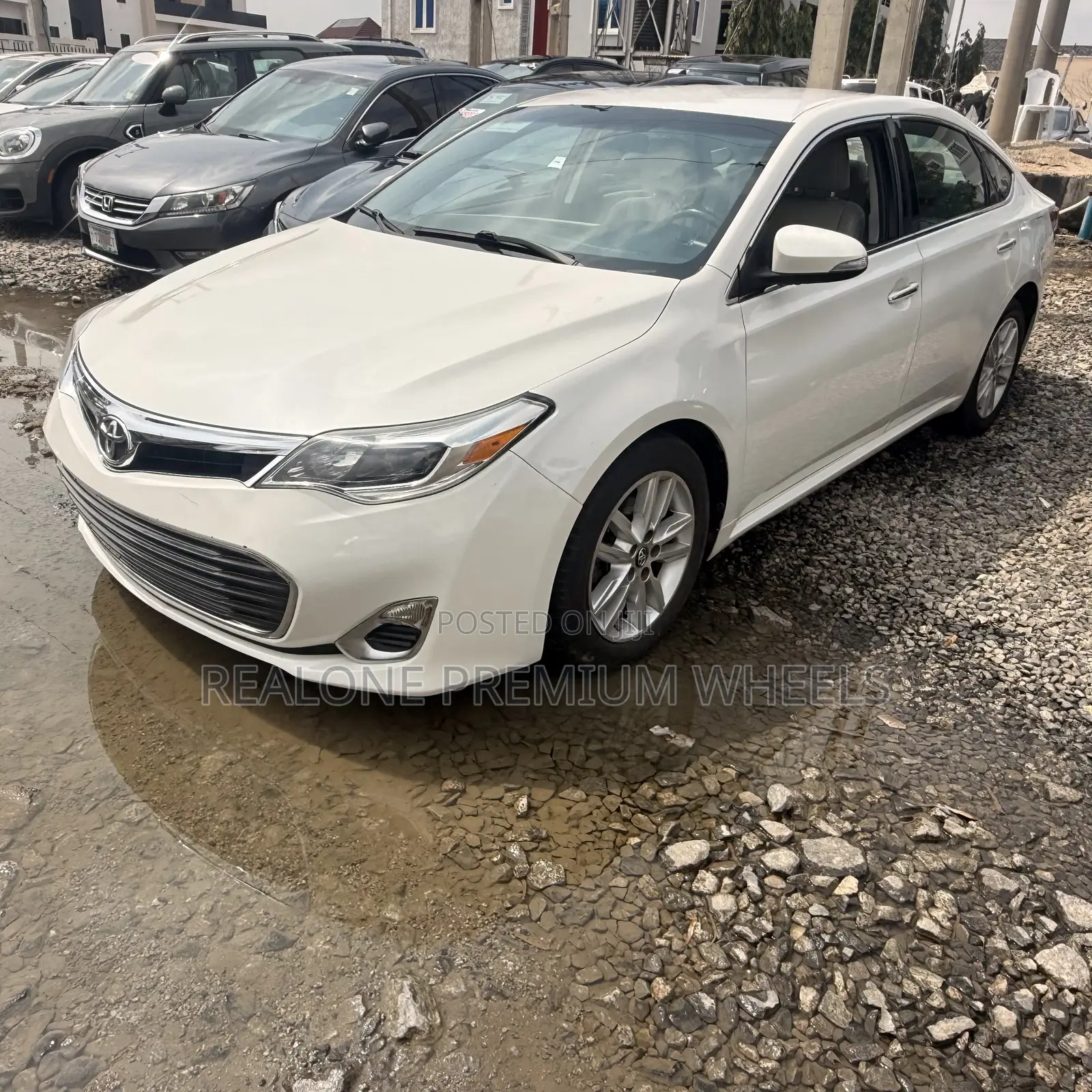 Toyota Avalon XLE Premium 4dr Sedan (3.5L 6cyl 6A) 2015 White