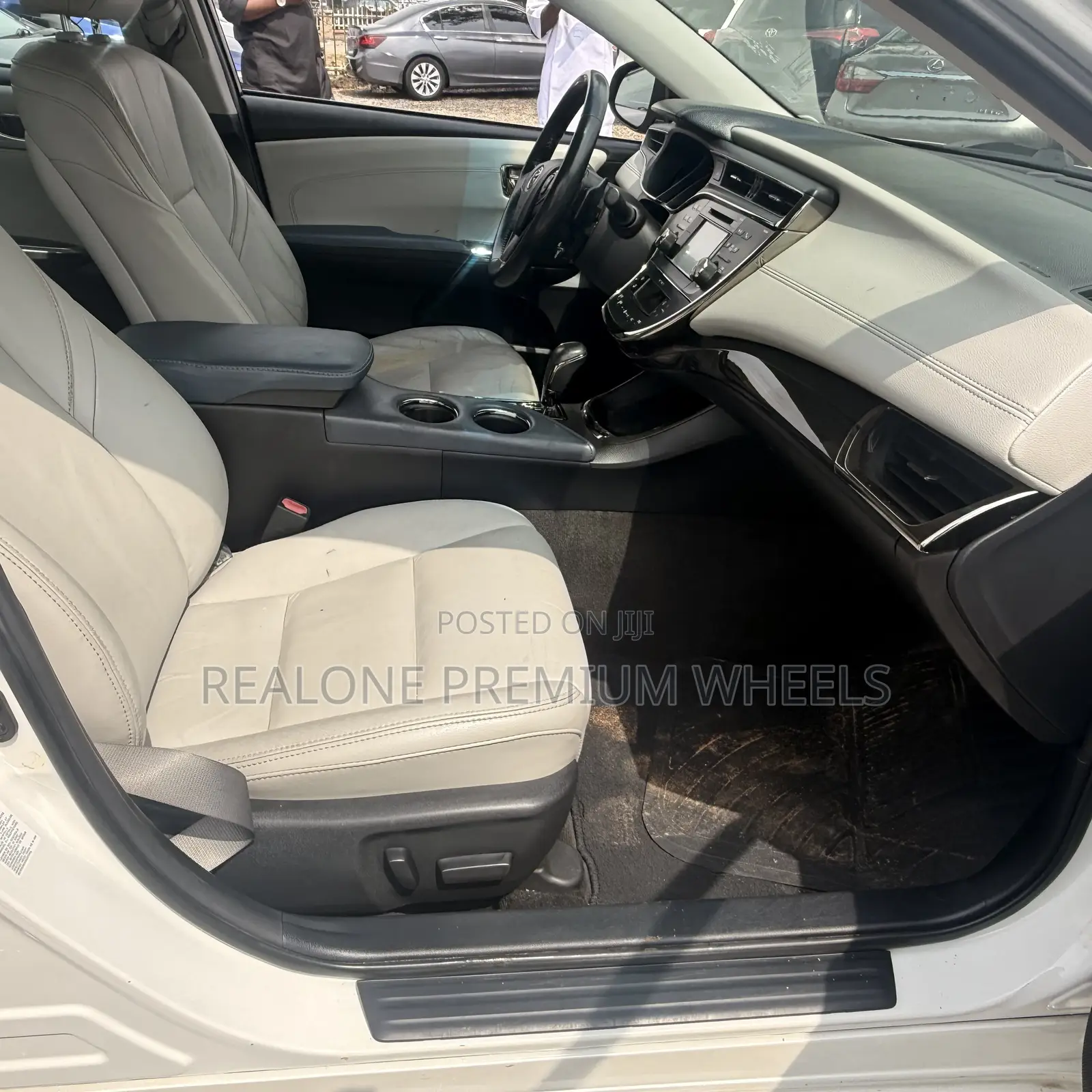 Toyota Avalon XLE Premium 4dr Sedan (3.5L 6cyl 6A) 2015 White