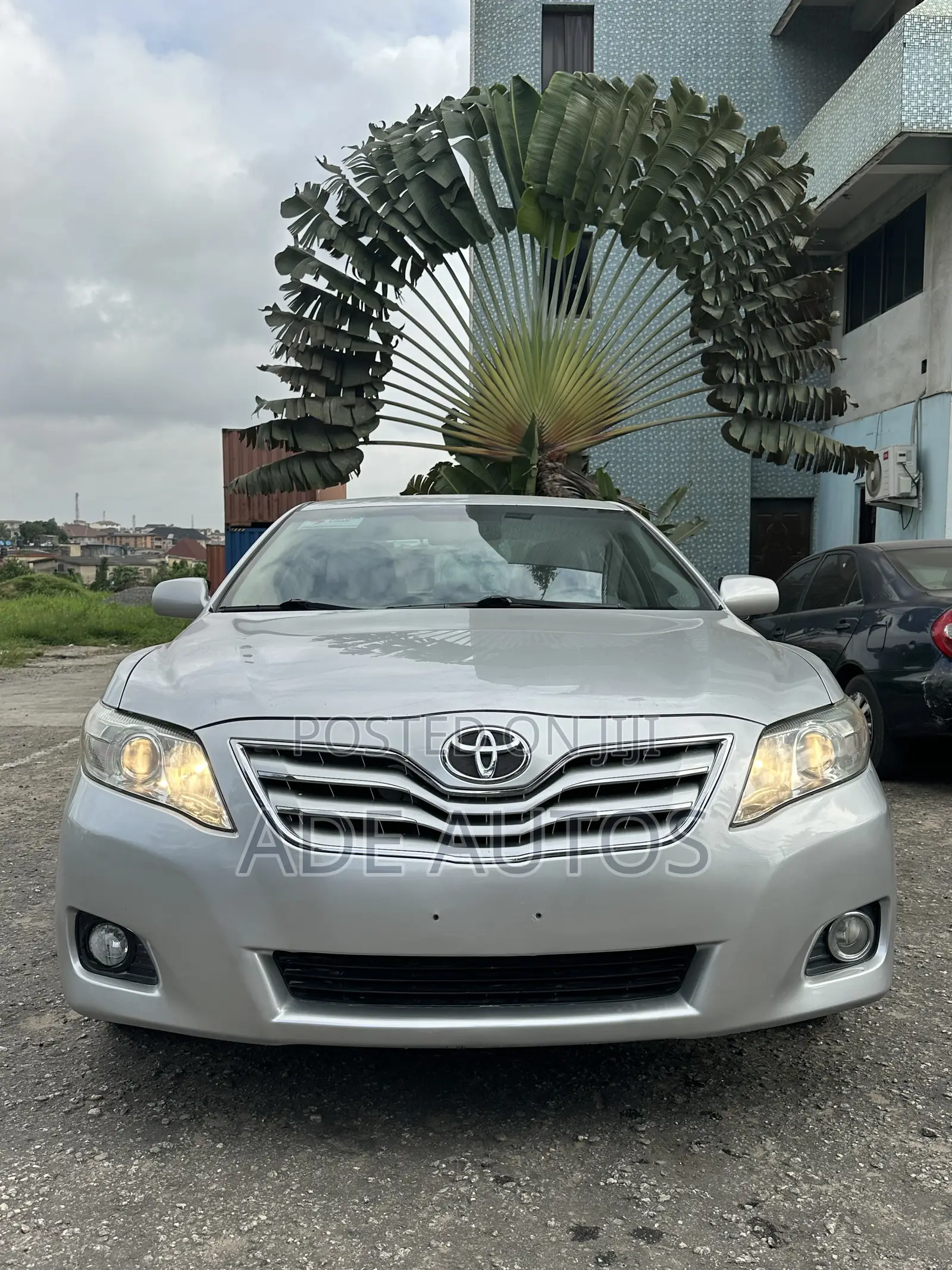 Toyota Camry XLE V6 4dr Sedan (3.5L 6cyl 6A) 2011 Silver