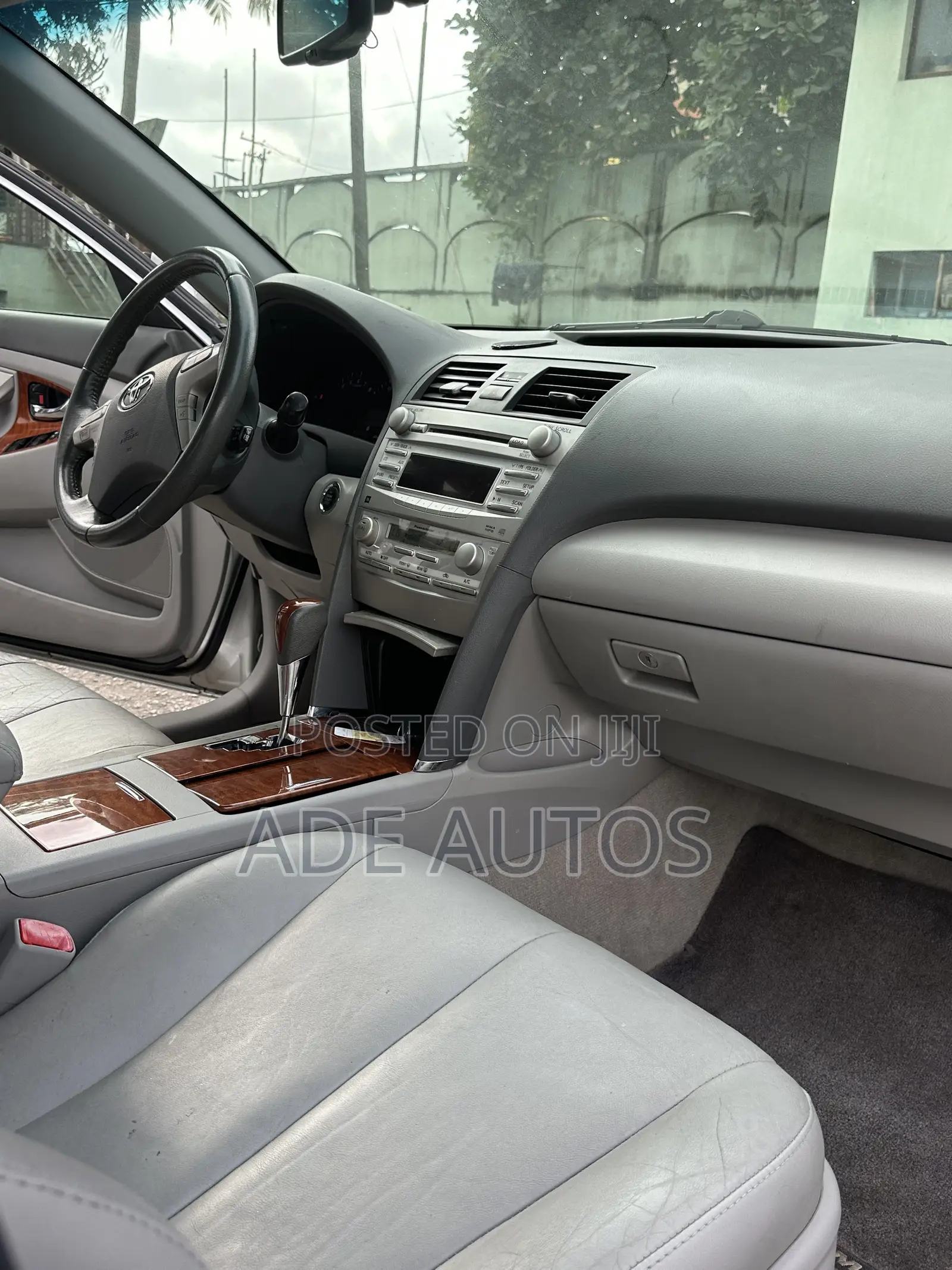 Toyota Camry XLE V6 4dr Sedan (3.5L 6cyl 6A) 2011 Silver