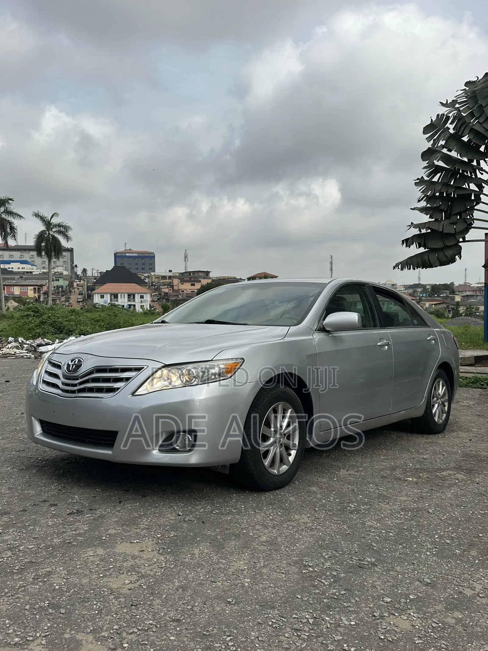 Toyota Camry XLE V6 4dr Sedan (3.5L 6cyl 6A) 2011 Silver