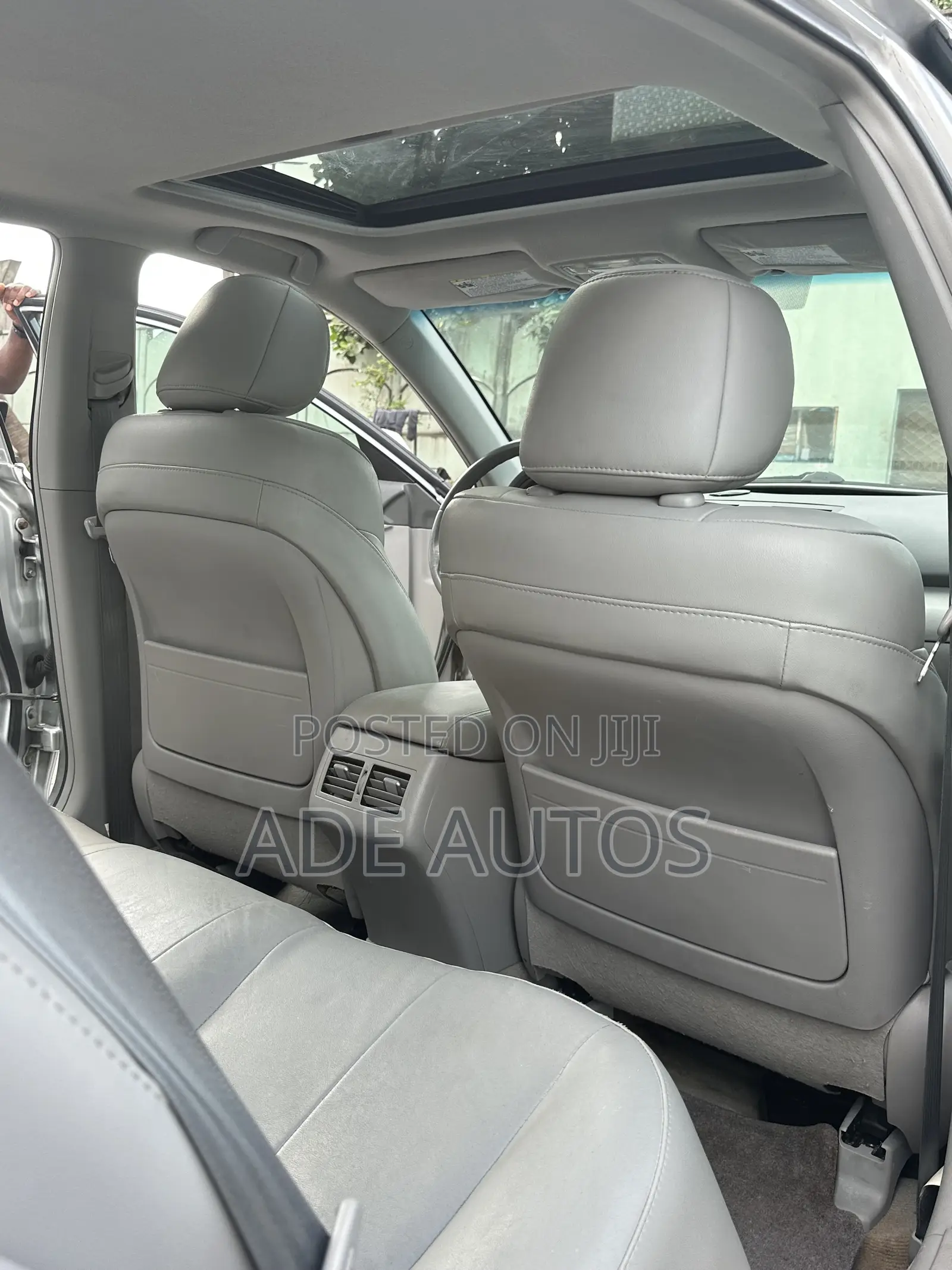 Toyota Camry XLE V6 4dr Sedan (3.5L 6cyl 6A) 2011 Silver