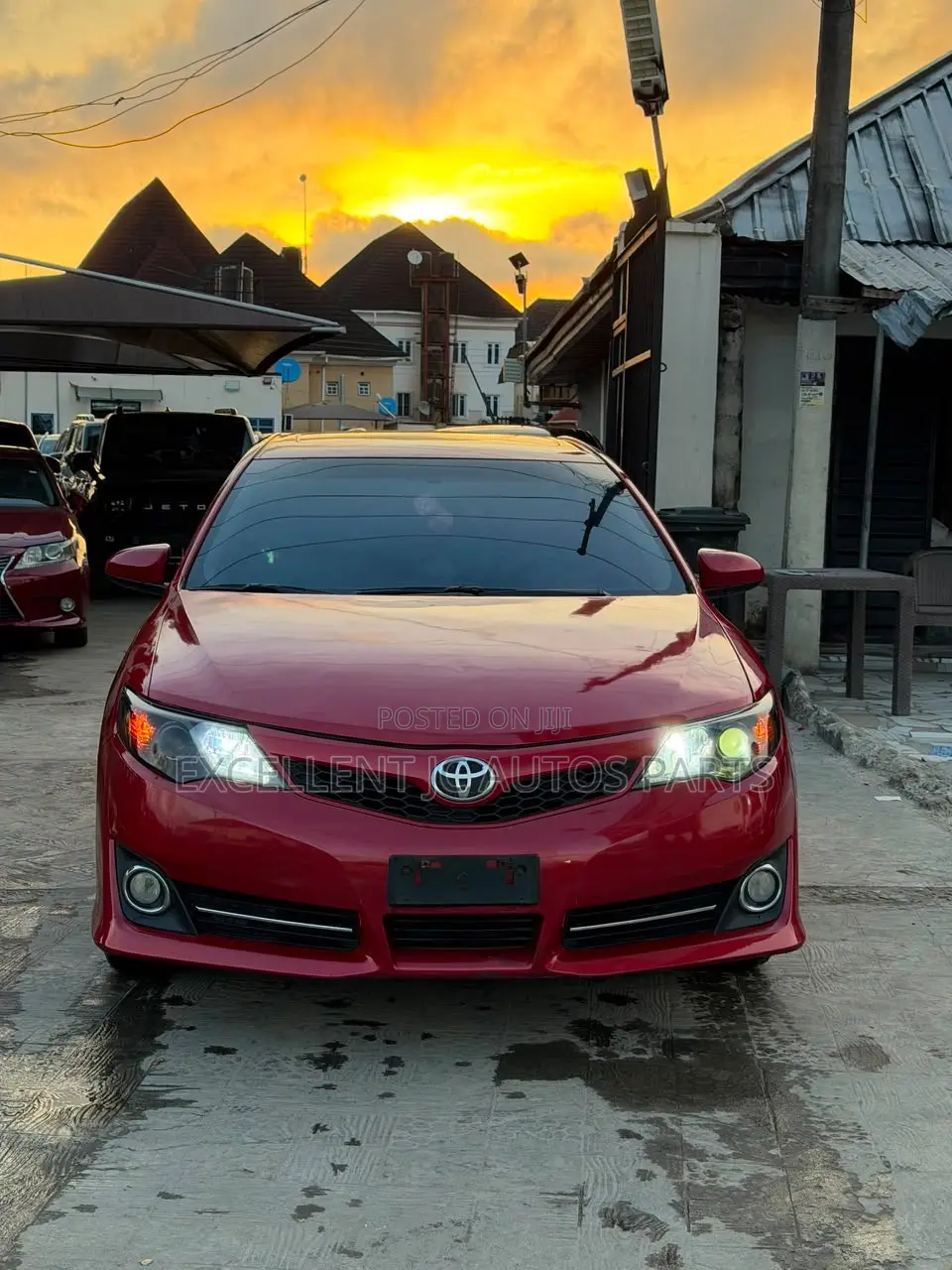 Toyota Camry SE V6 4dr Sedan (3.5L 6cyl 6A) 2013 Red