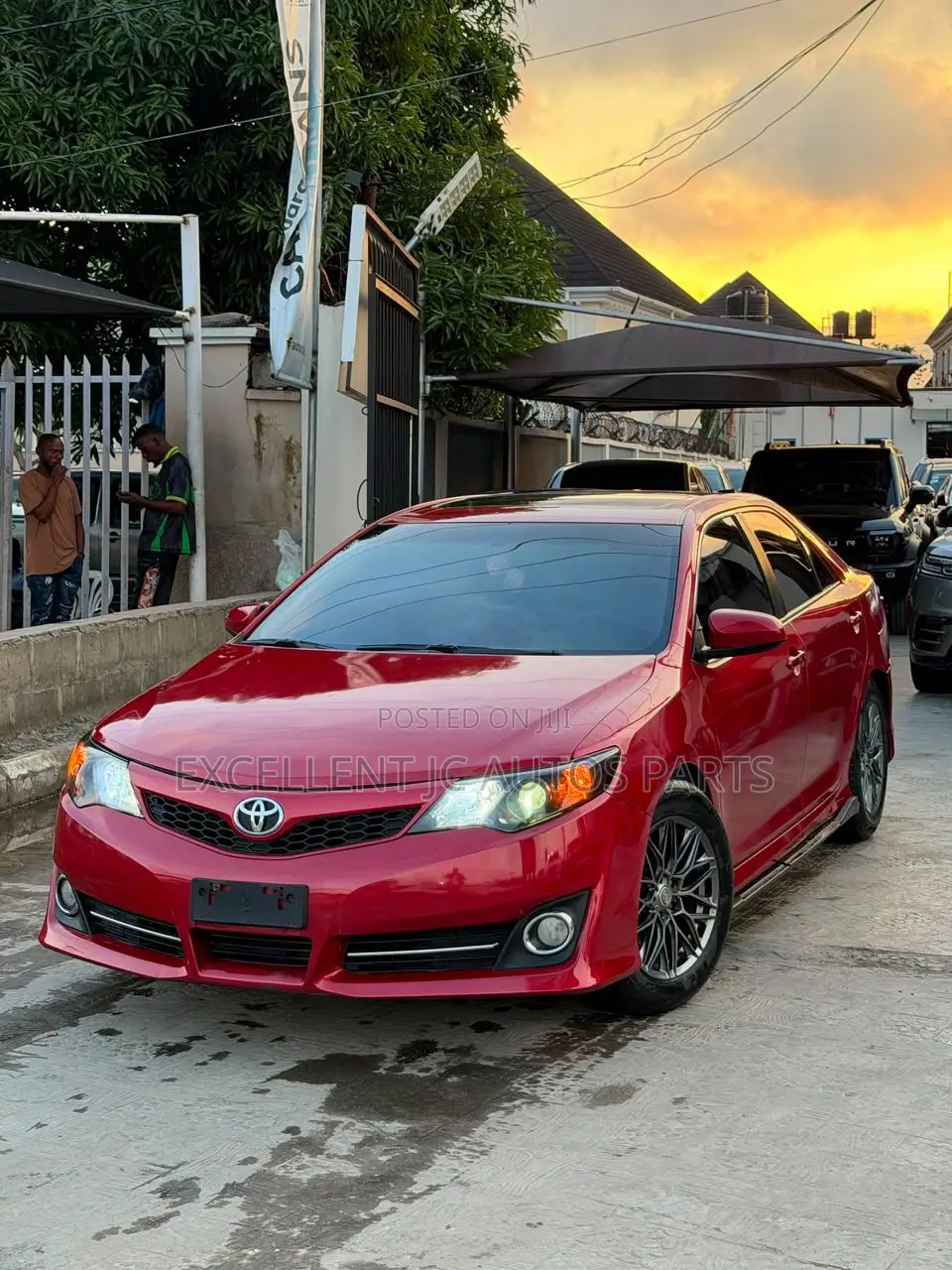 Toyota Camry SE V6 4dr Sedan (3.5L 6cyl 6A) 2013 Red