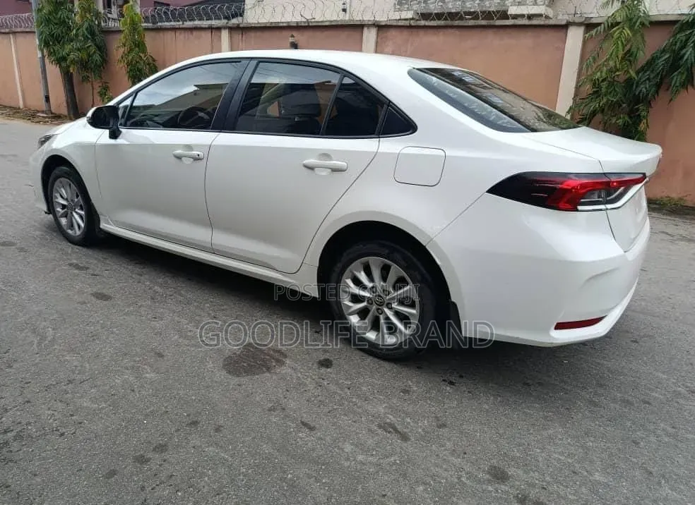 Toyota Corolla SE 2023 White