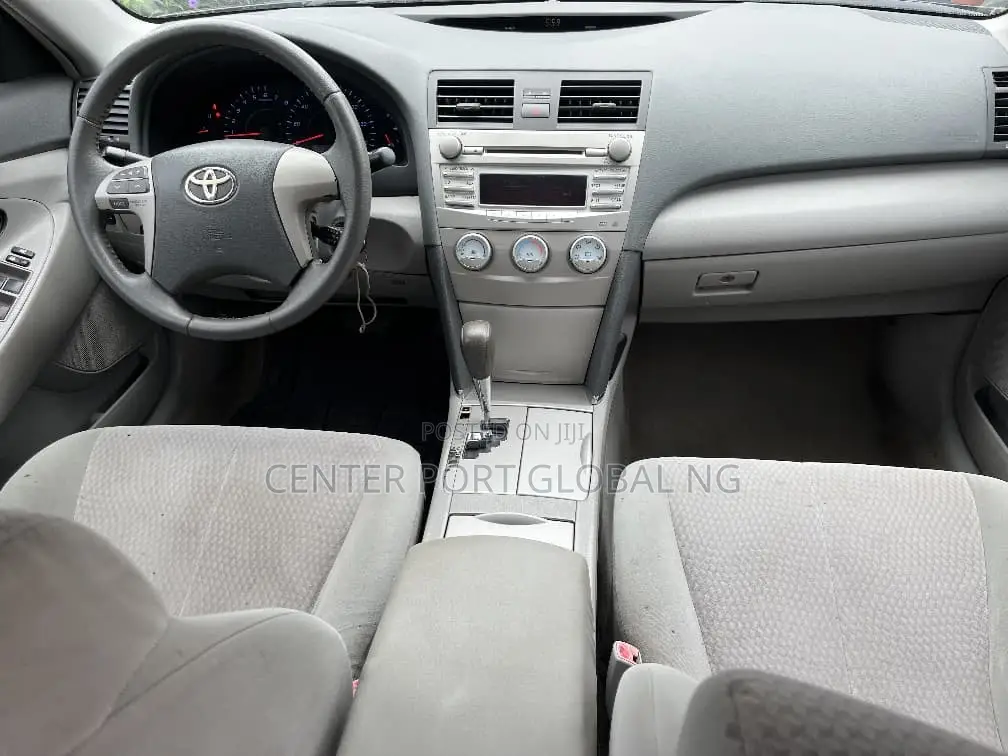 Toyota Camry LE 4dr Sedan (2.5L 4cyl 6A) 2011 Black