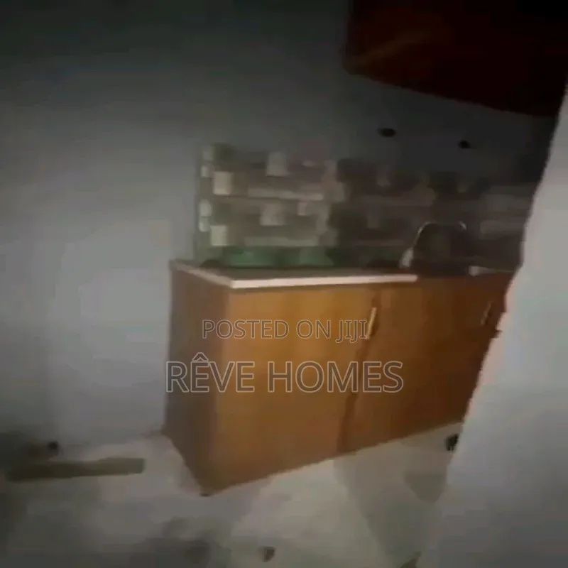 Studio Apartment in Soluyi for rent