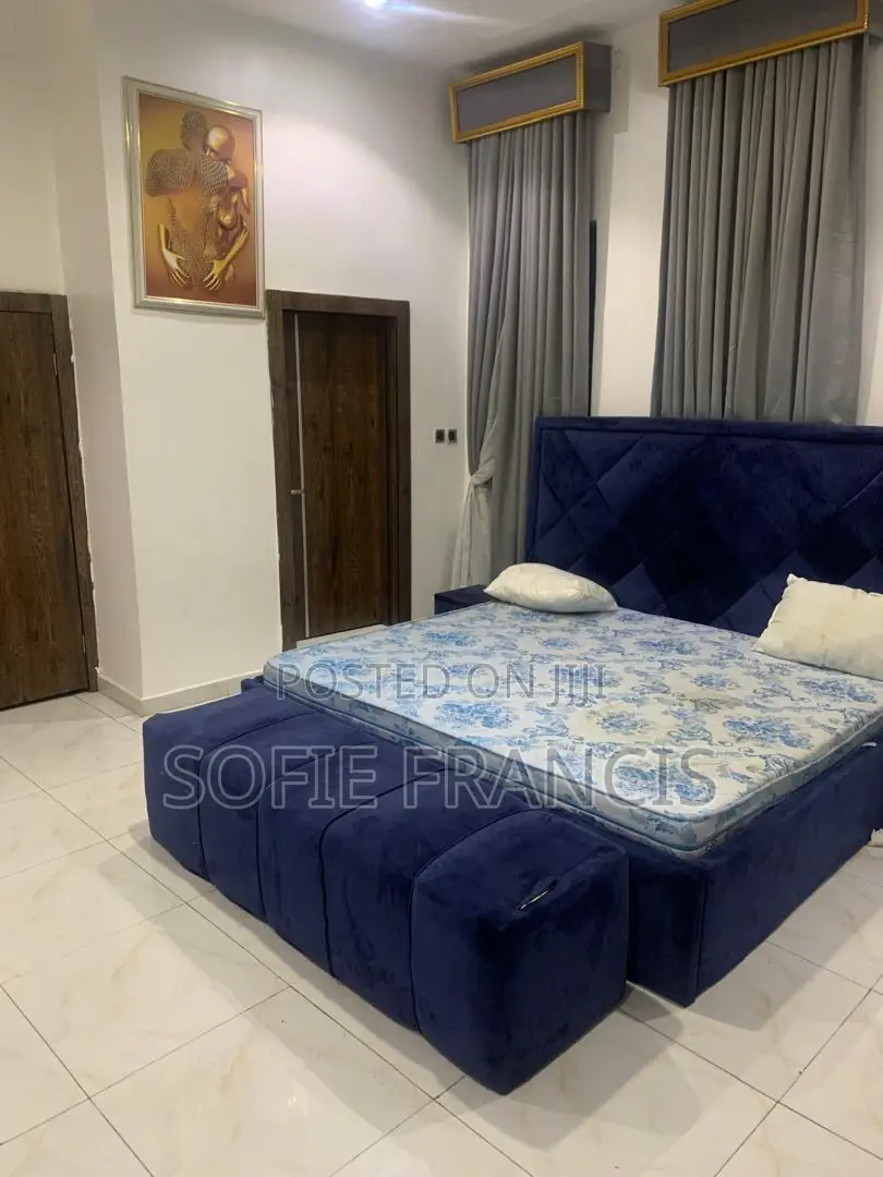 Furnished 4bdrm Duplex in Vgc for rent