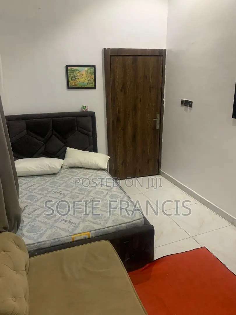 Furnished 4bdrm Duplex in Vgc for rent