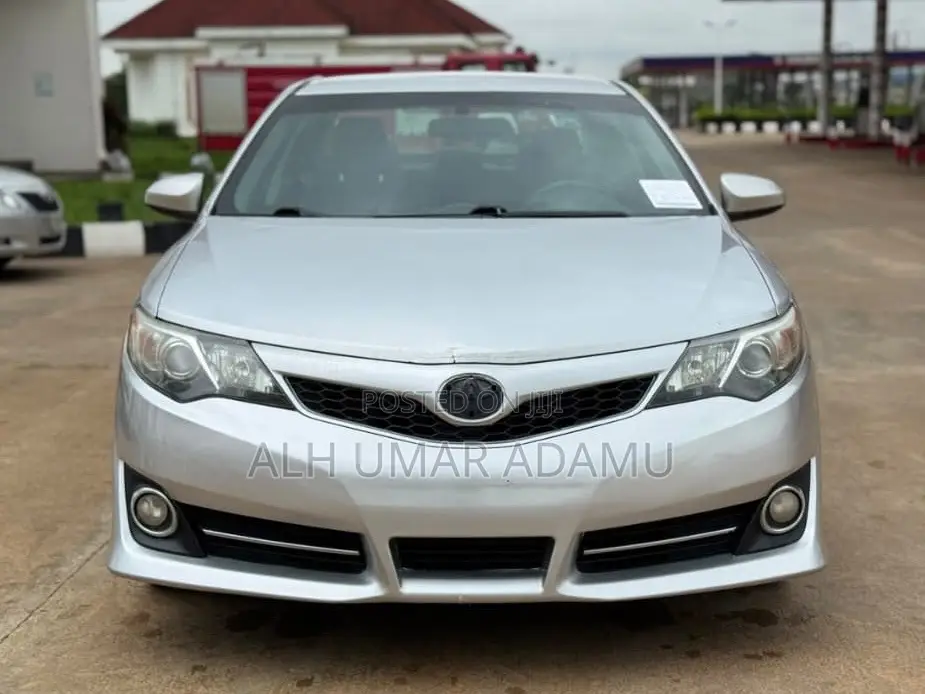 Toyota Camry 2014 Silver