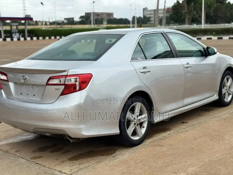 Toyota Camry 2014 Silver