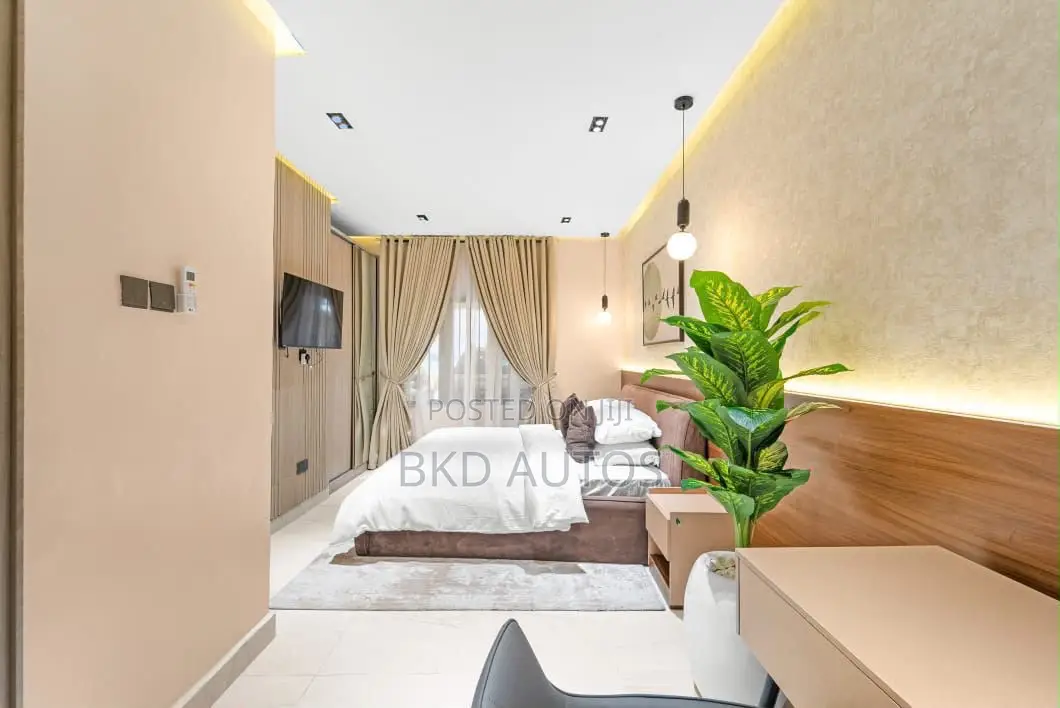 Specious 1 Bedroom Apartment With Pool