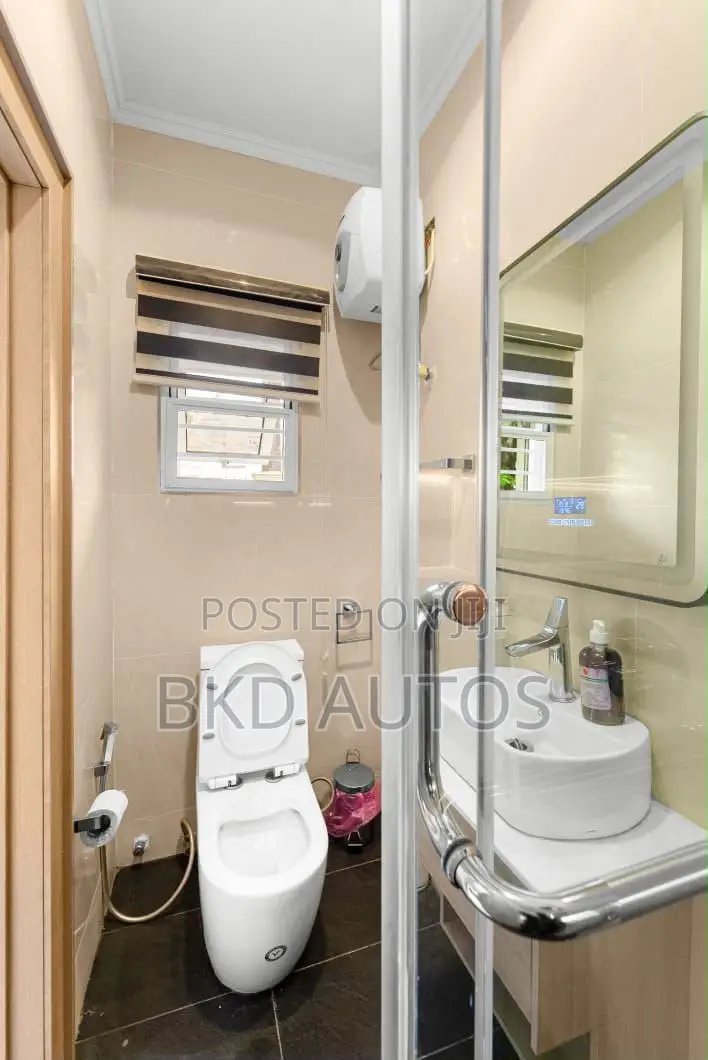 Specious 1 Bedroom Apartment With Pool