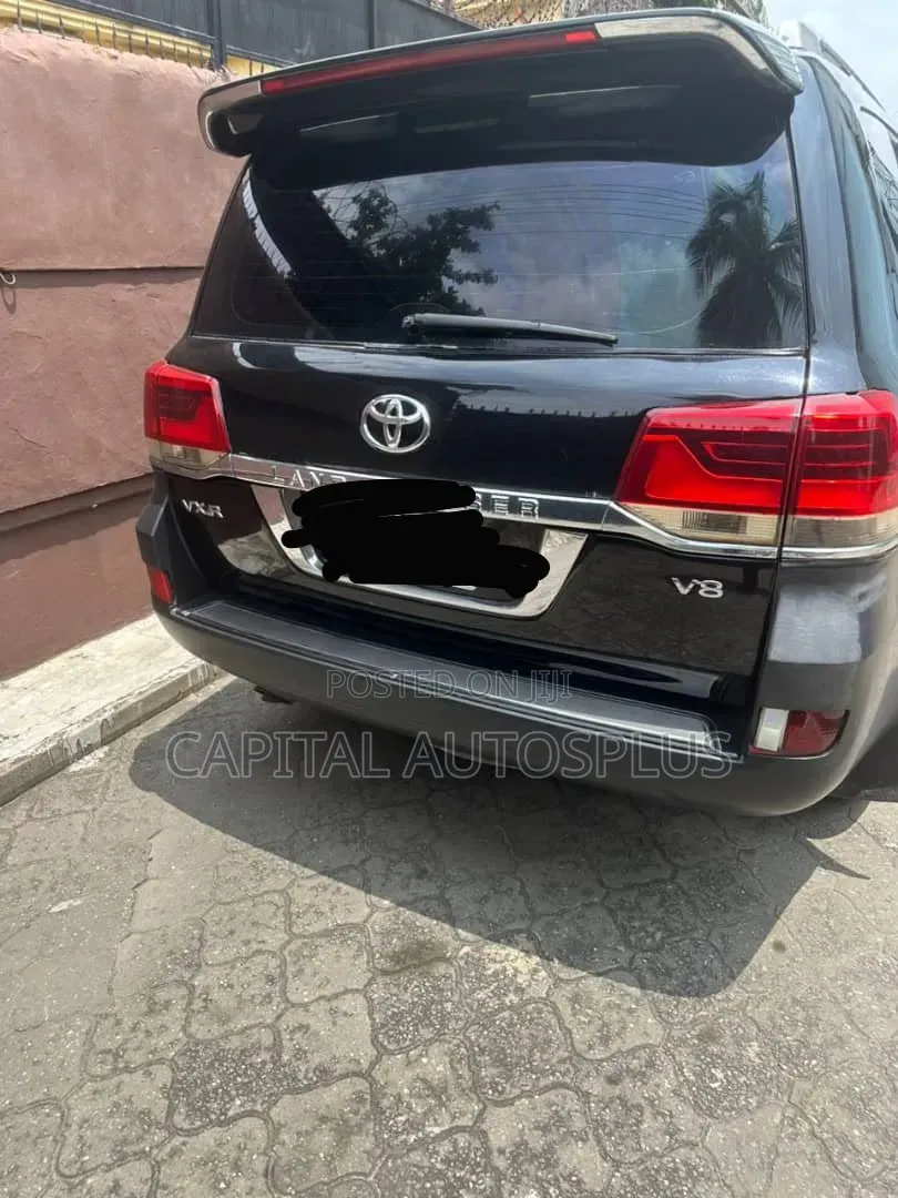 Toyota Land Cruiser 2010 Black