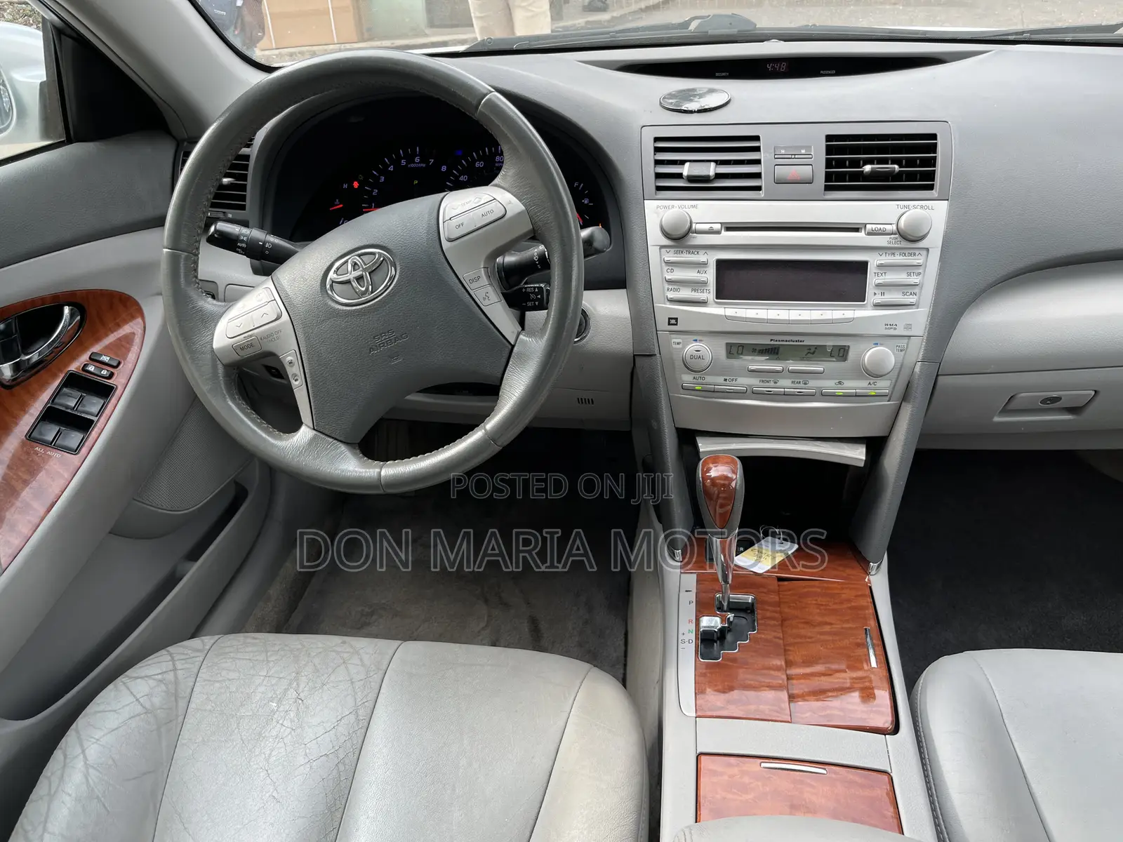 Toyota Camry XLE V6 4dr Sedan (3.5L 6cyl 6A) 2011 Silver
