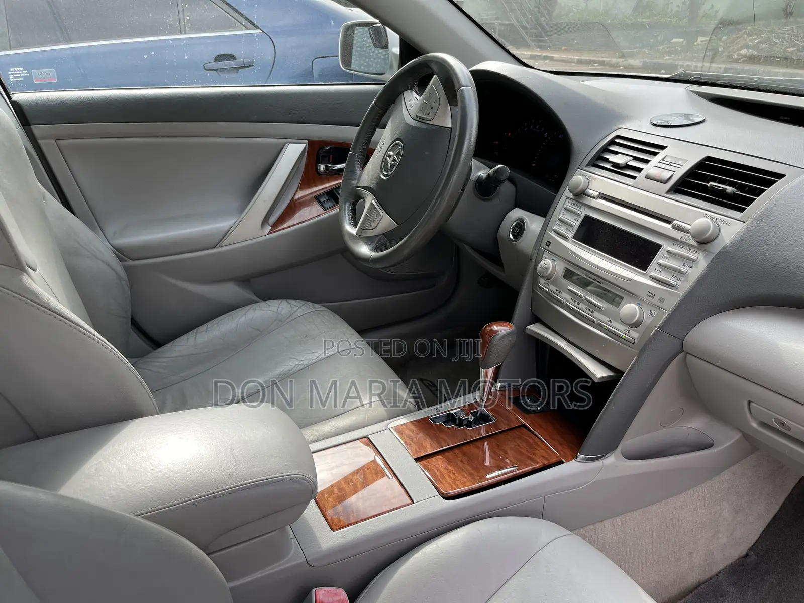 Toyota Camry XLE V6 4dr Sedan (3.5L 6cyl 6A) 2011 Silver