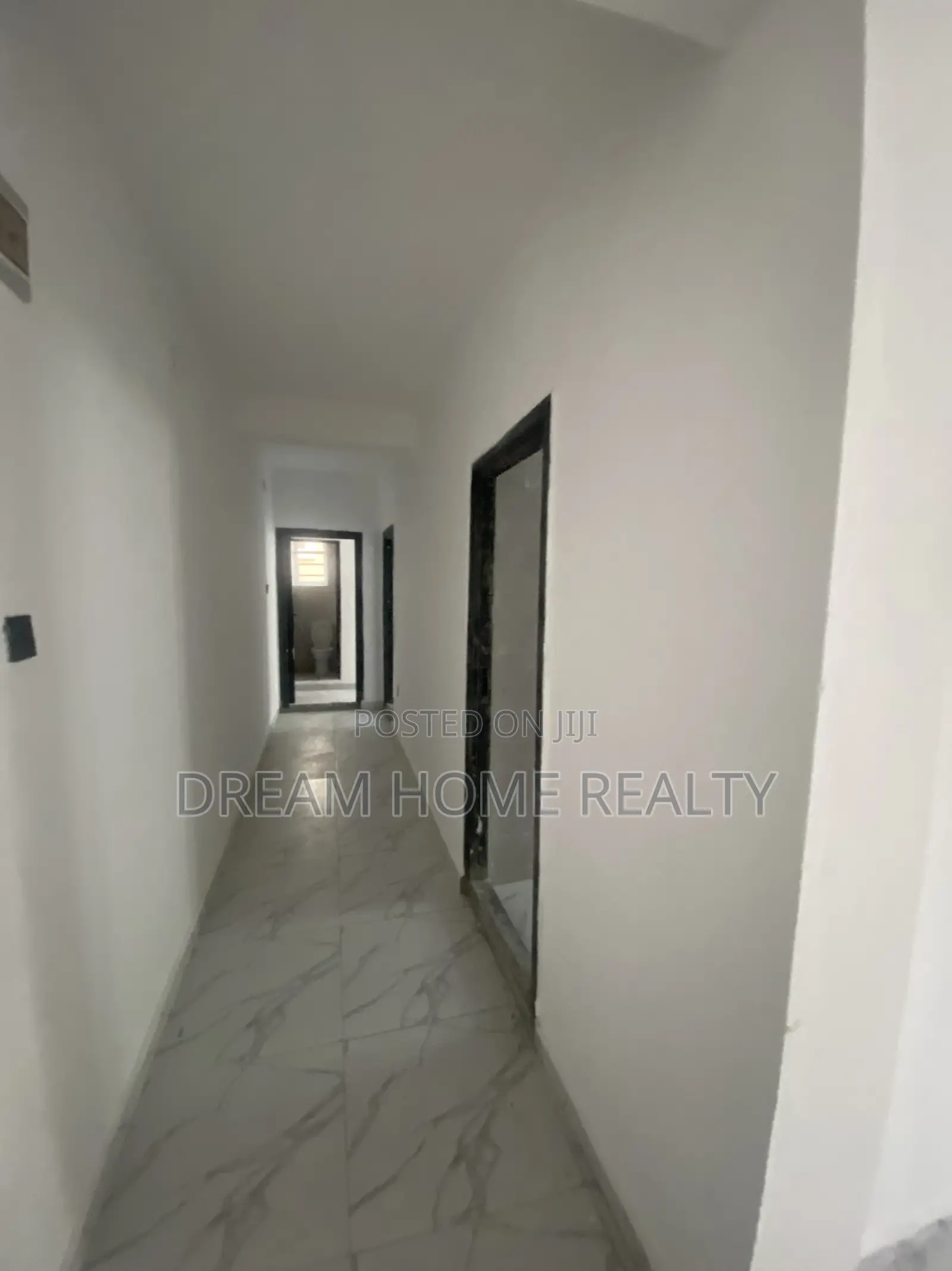 2bdrm Apartment in Lekki Phase 2 for rent