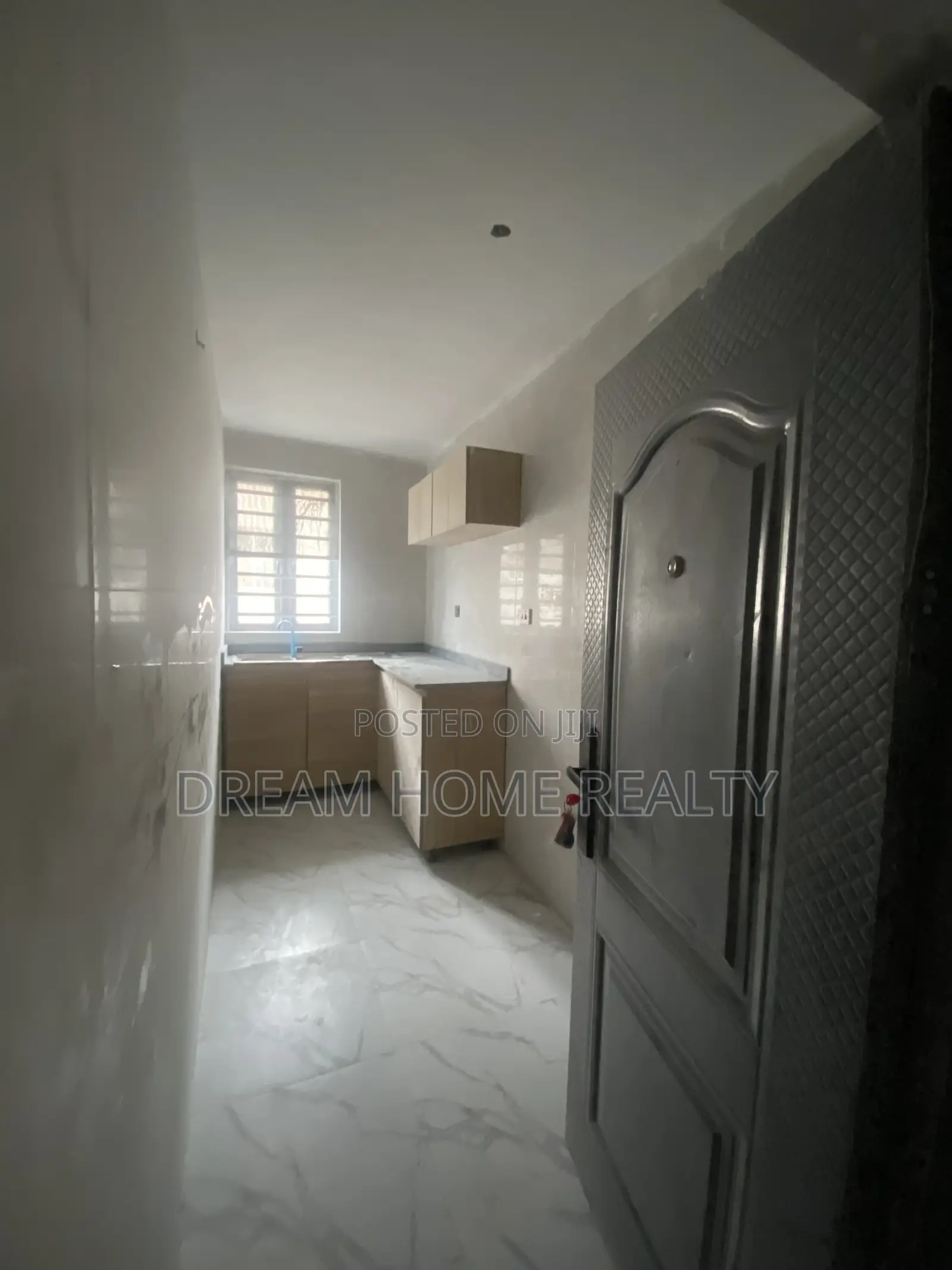 2bdrm Apartment in Lekki Phase 2 for rent