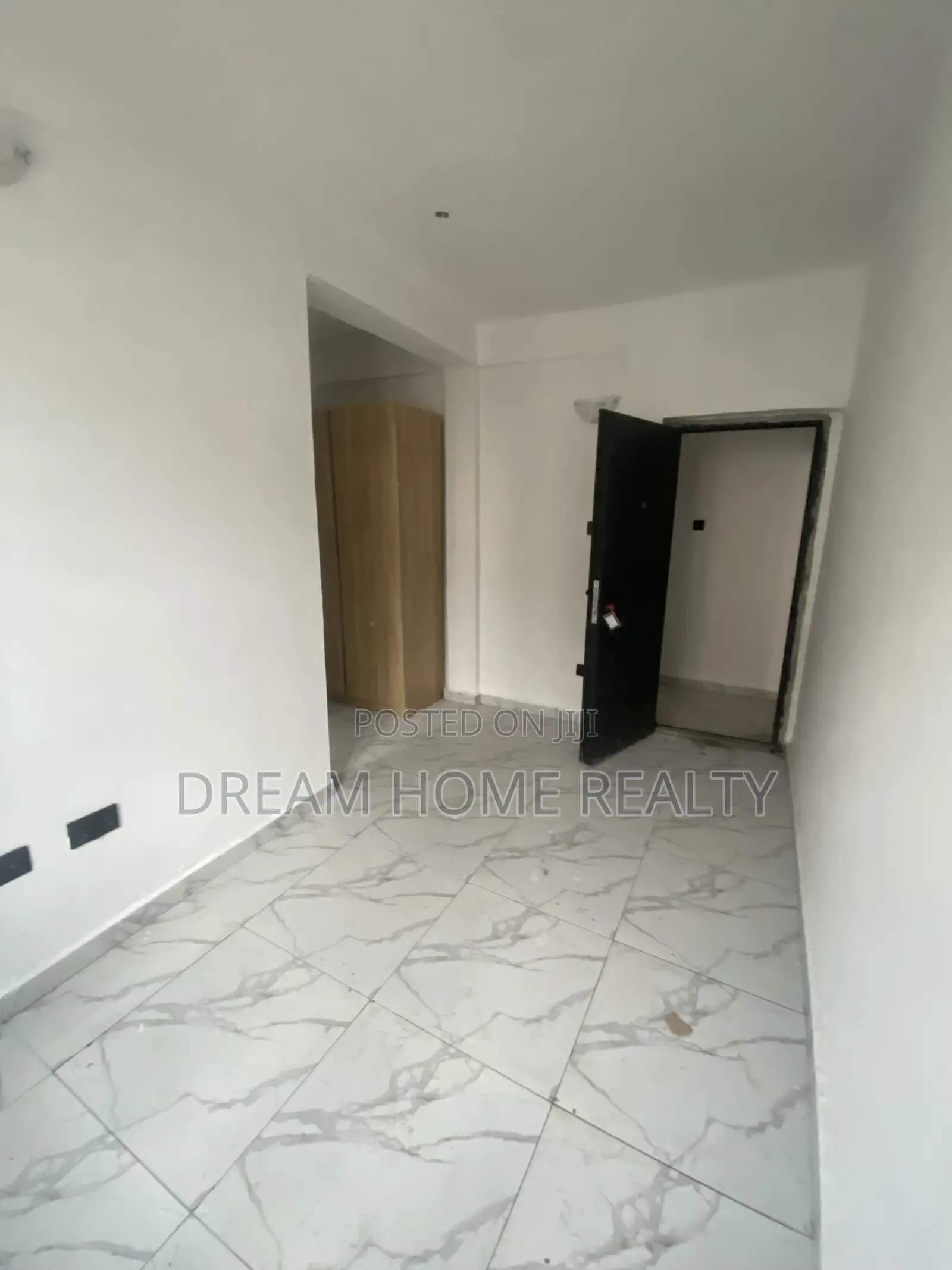 2bdrm Apartment in Lekki Phase 2 for rent