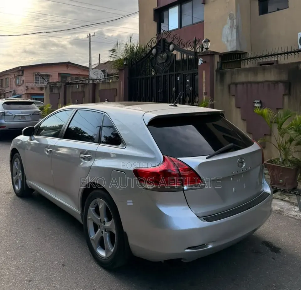 Toyota Venza 2011 Silver