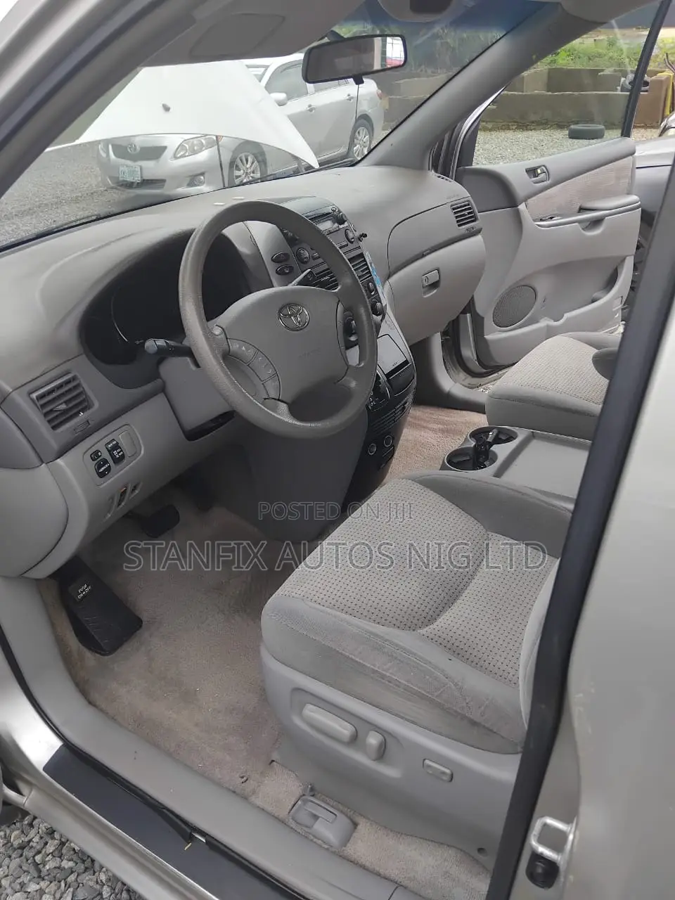 Toyota Sienna 2010 Silver