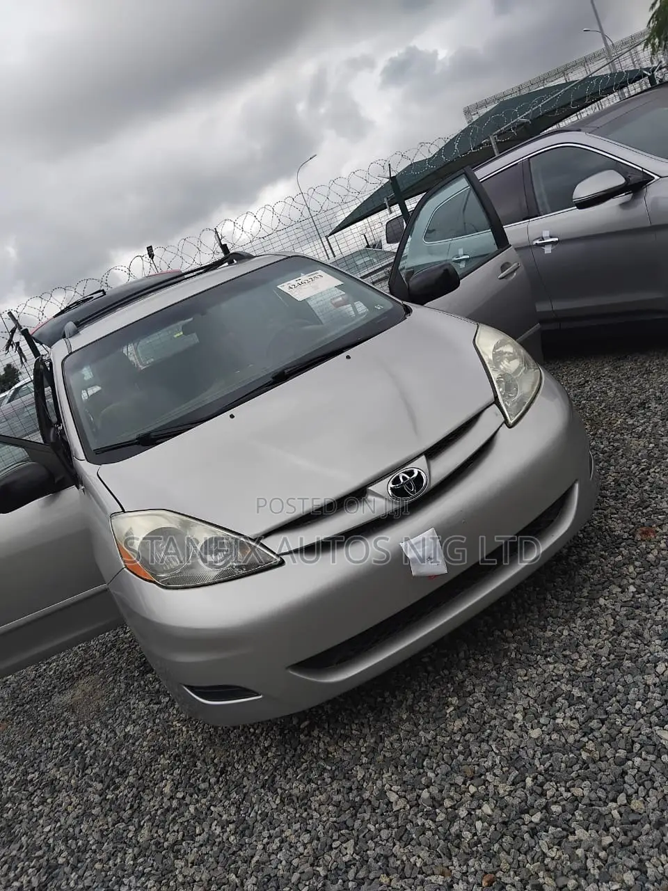 Toyota Sienna 2010 Silver
