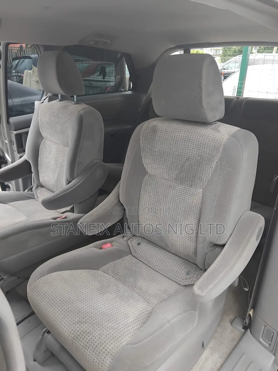 Toyota Sienna 2010 Silver