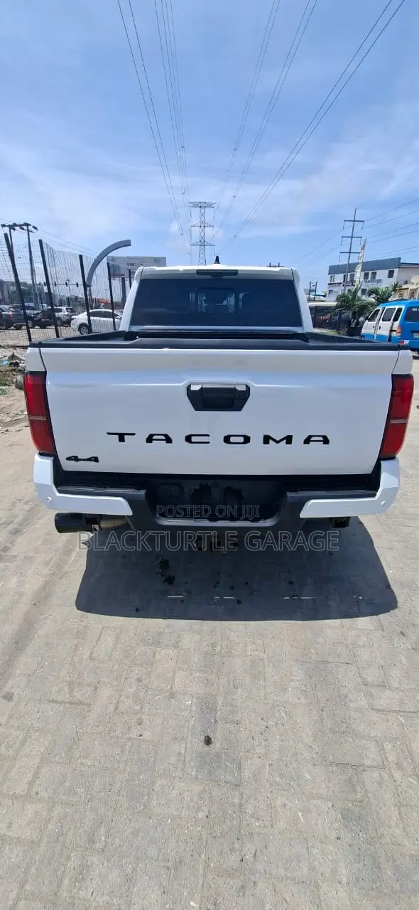 Toyota Tacoma 2024 White