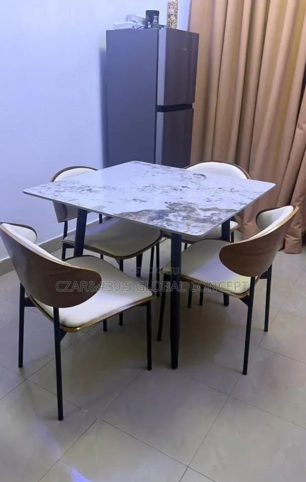 Luzury 4 Seaters Dining Set