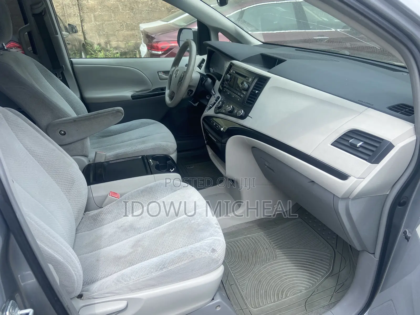 Toyota Sienna LE 8 Passenger 2010