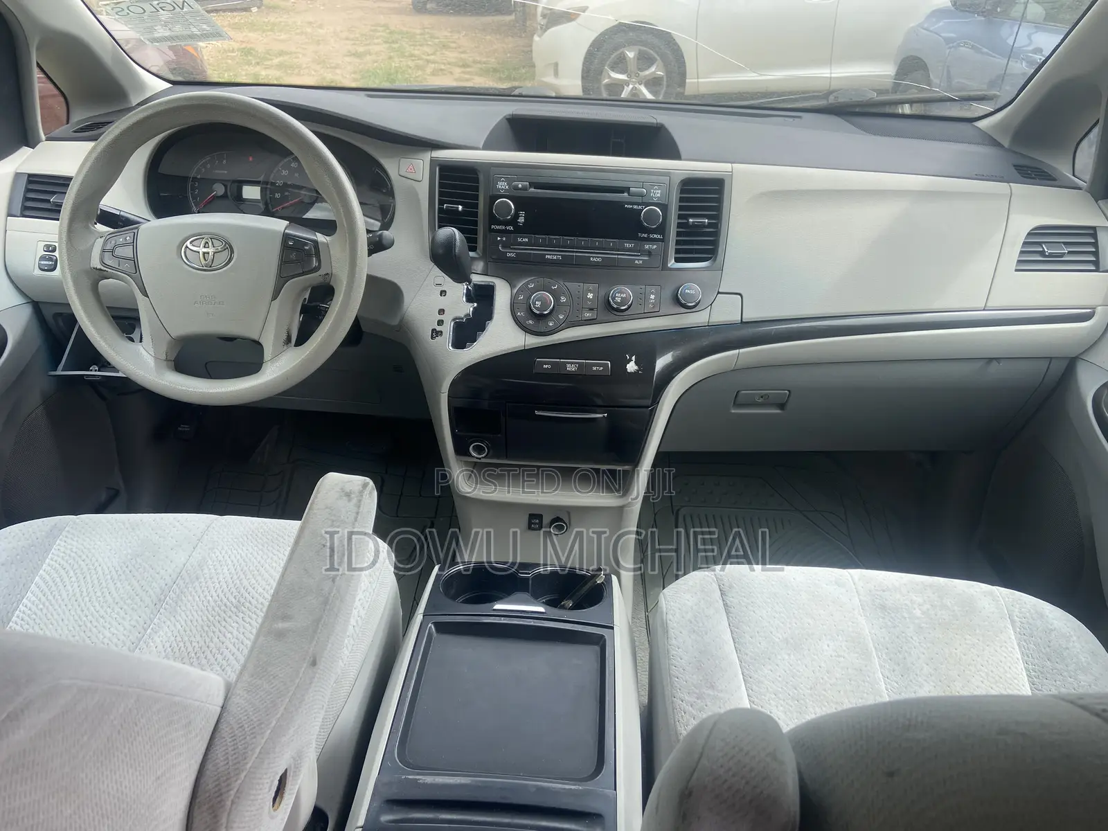 Toyota Sienna LE 8 Passenger 2010