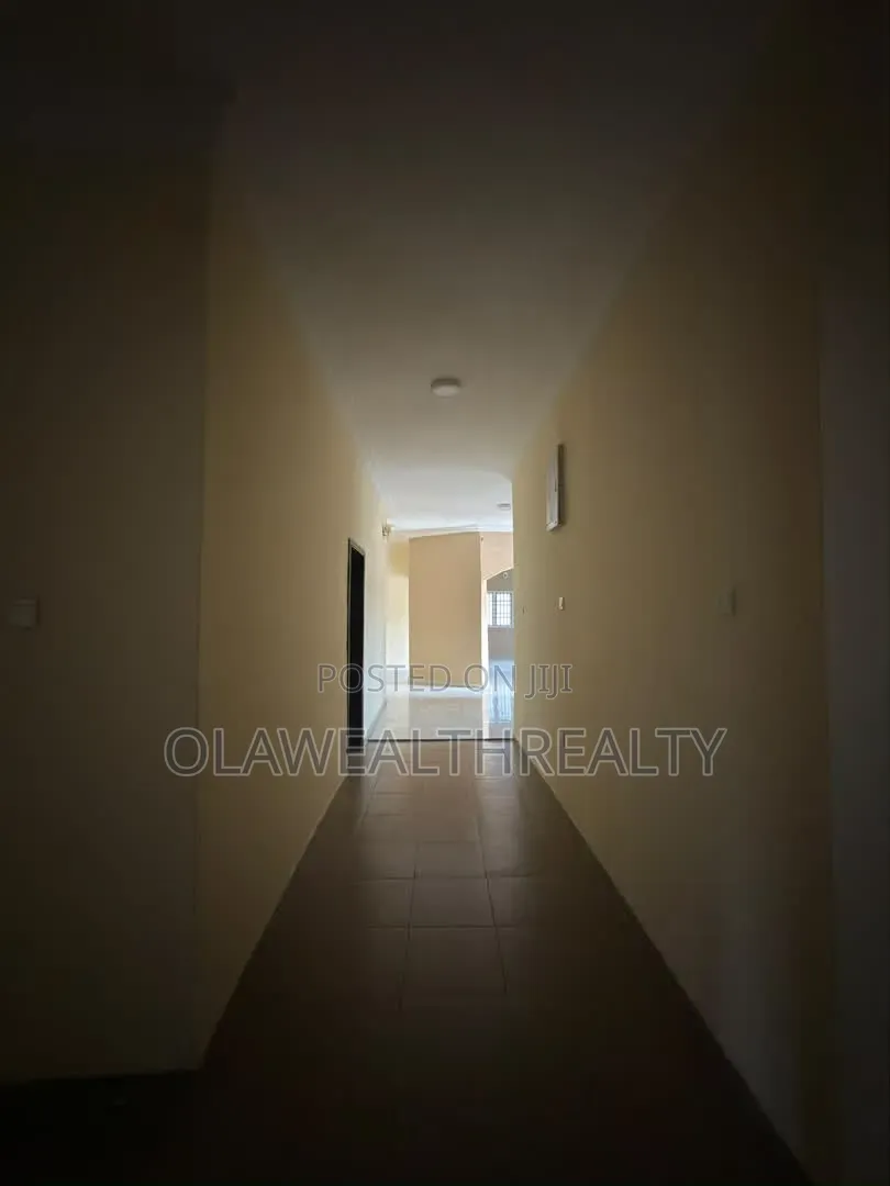 3bdrm Block of Flats in Akobo for rent