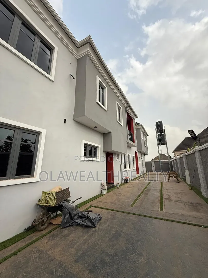 3bdrm Block of Flats in Akobo for rent