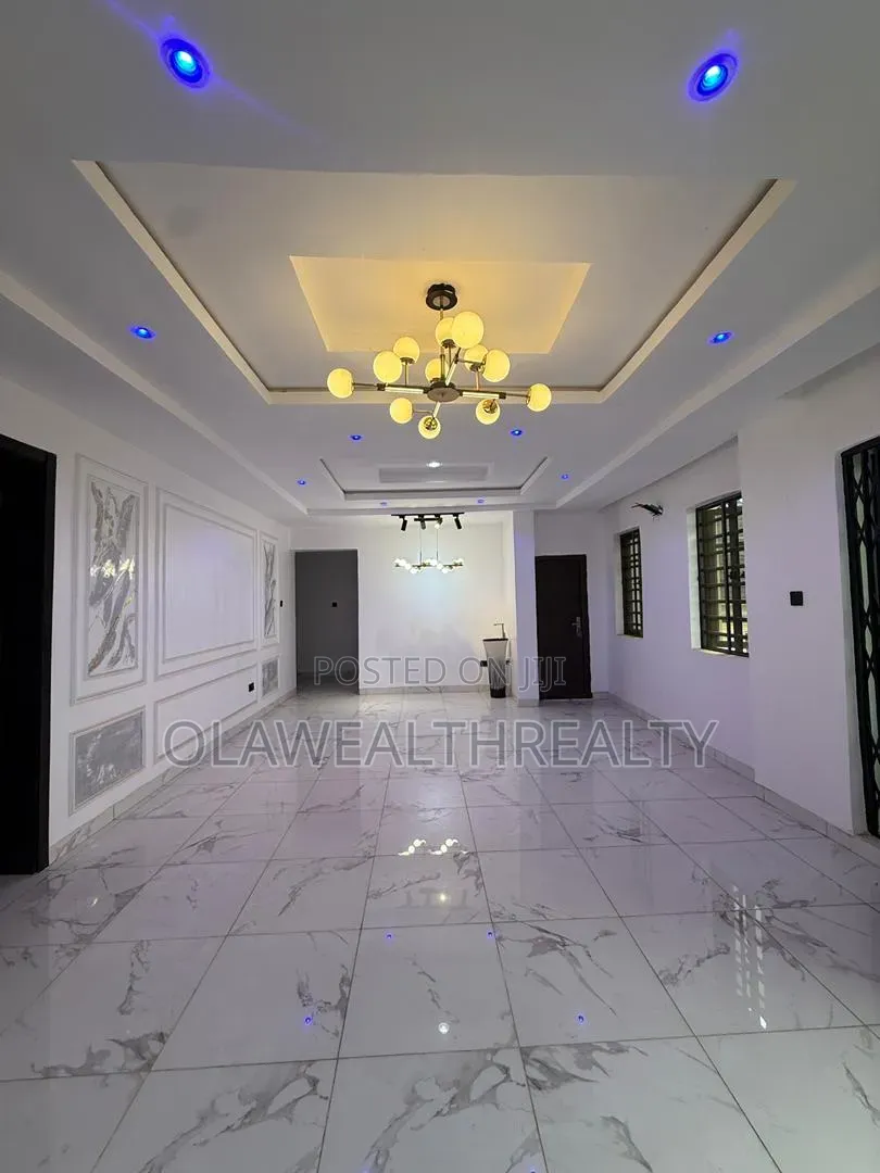3bdrm Block of Flats in Akobo for rent