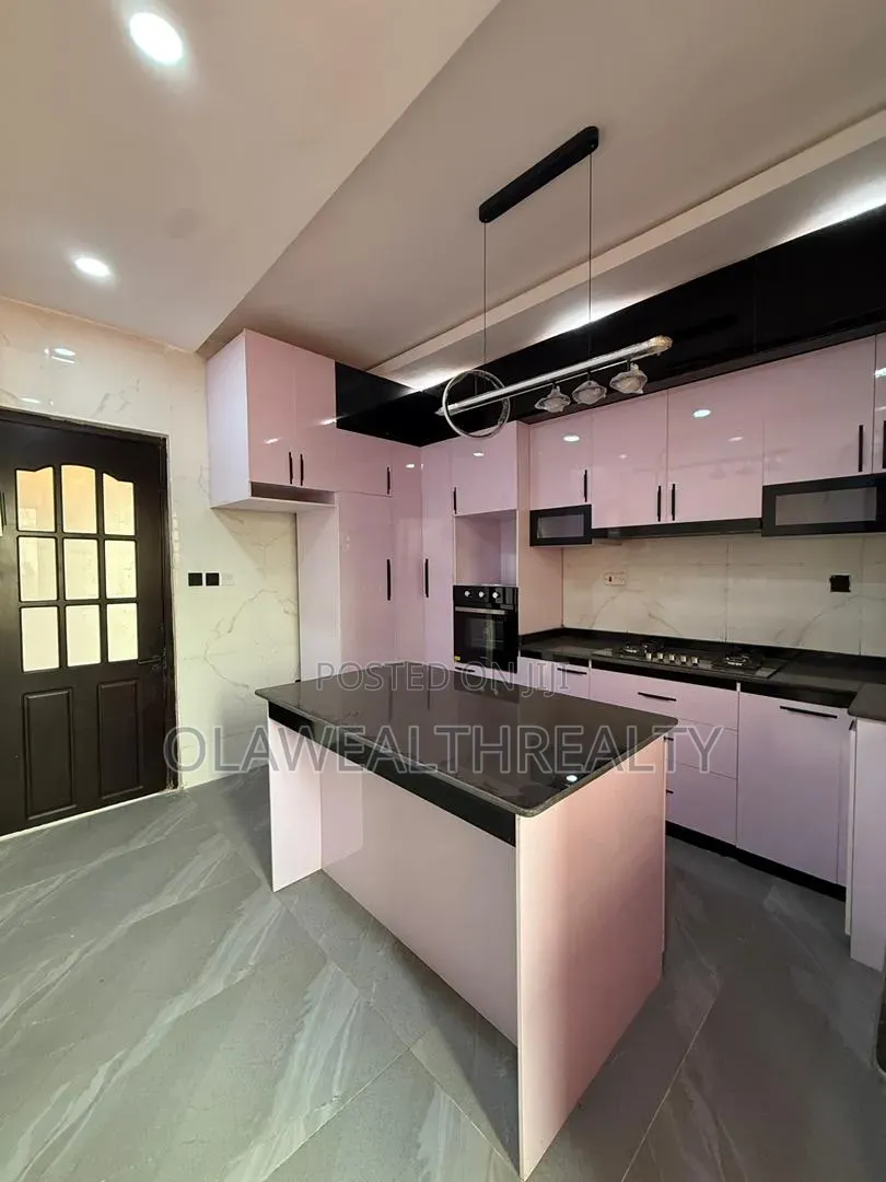 3bdrm Block of Flats in Akobo for rent