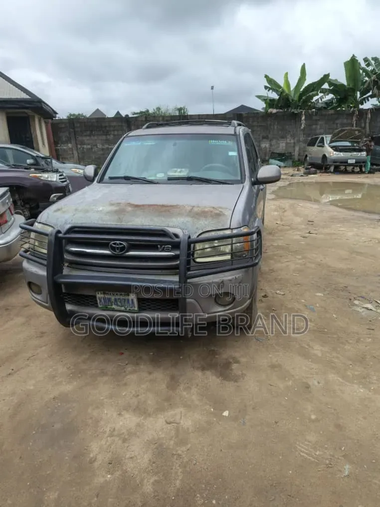Toyota Sequoia Limited 4dr SUV 4WD (4.7L 8cyl 5A) 2005 Ivory