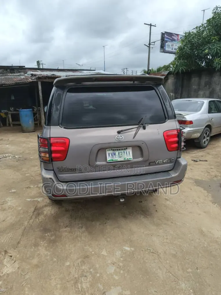 Toyota Sequoia Limited 4dr SUV 4WD (4.7L 8cyl 5A) 2005 Ivory